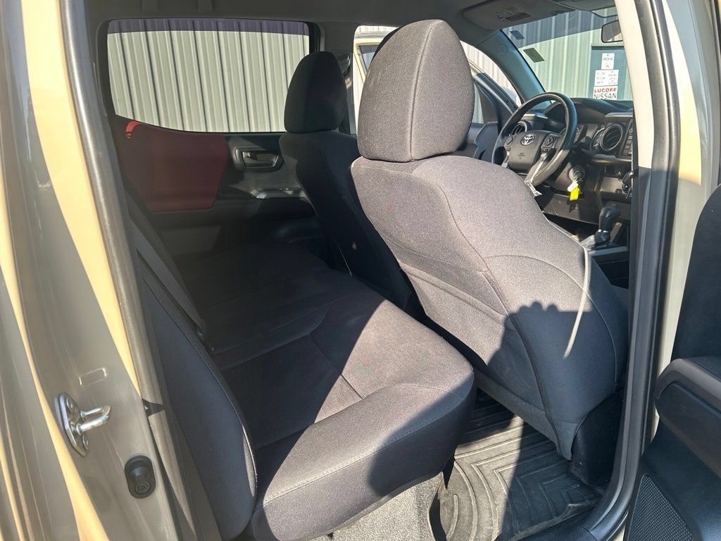 Used 2016 Toyota Tacoma SR5 w/ Towing Package RWD image 27