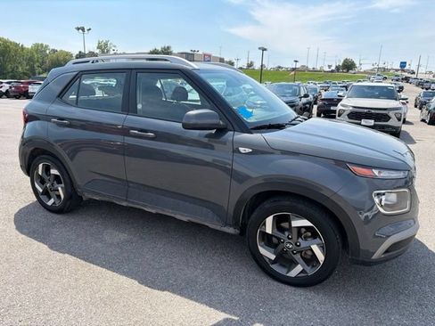 Used 2025 Hyundai Venue SEL FWD image 10