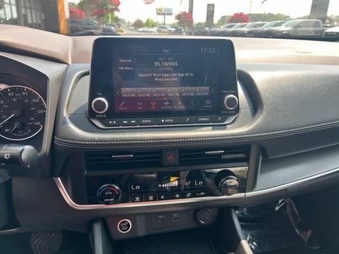 Used 2023 Nissan Rogue SV FWD image 14