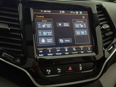 Used 2019 Jeep Cherokee Limited w/ Luxury Group AWD/4WD image 36