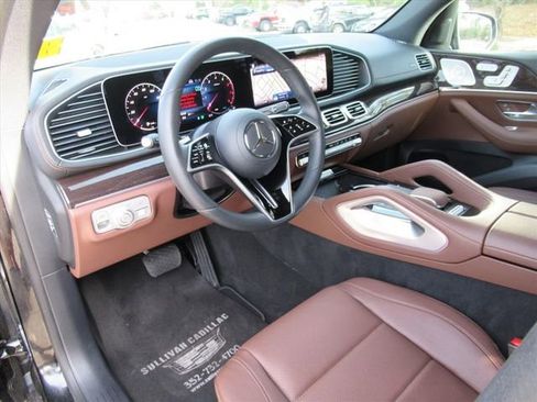 Used 2025 Mercedes-Benz GLS 450 4MATIC image 18