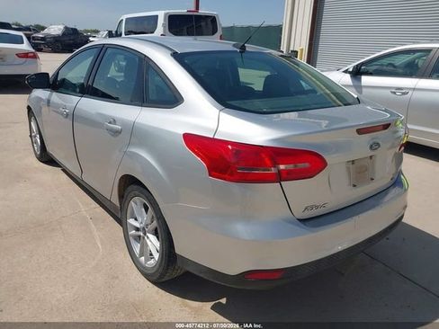 Used 2017 Ford Focus SE FWD image 3