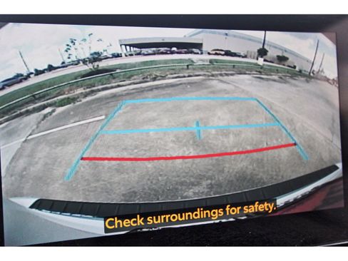 Used 2023 Toyota Highlander XLE image 27