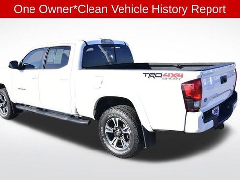 Used 2018 Toyota Tacoma TRD Sport image 3