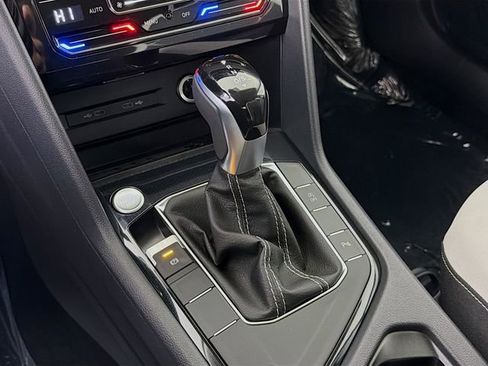 New 2026 Volkswagen Taos SE FWD image 17