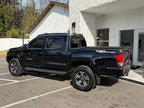 Used 2017 Toyota Tacoma TRD Off-Road image 12