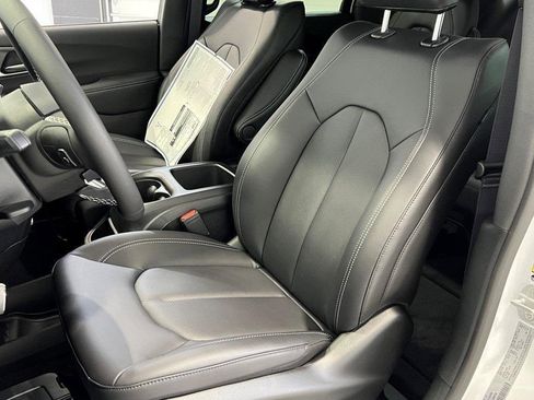 New 2026 Chrysler Pacifica Select image 22