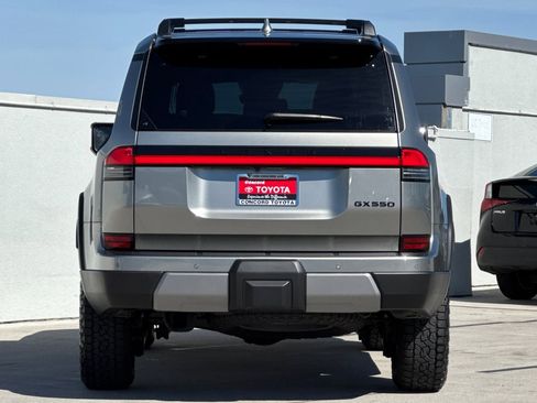 Used 2025 Lexus GX 550 image 8