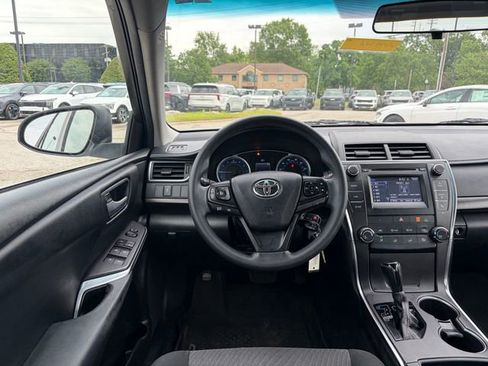 Used 2017 Toyota Camry LE FWD image 3