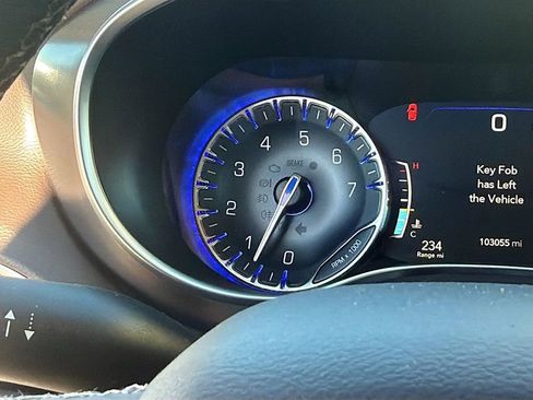 Used 2018 Chrysler Pacifica Touring-L Plus FWD image 40