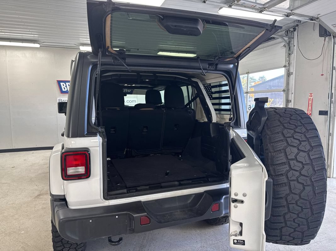 Used 2021 Jeep Wrangler Unlimited Sahara AWD/4WD image 5