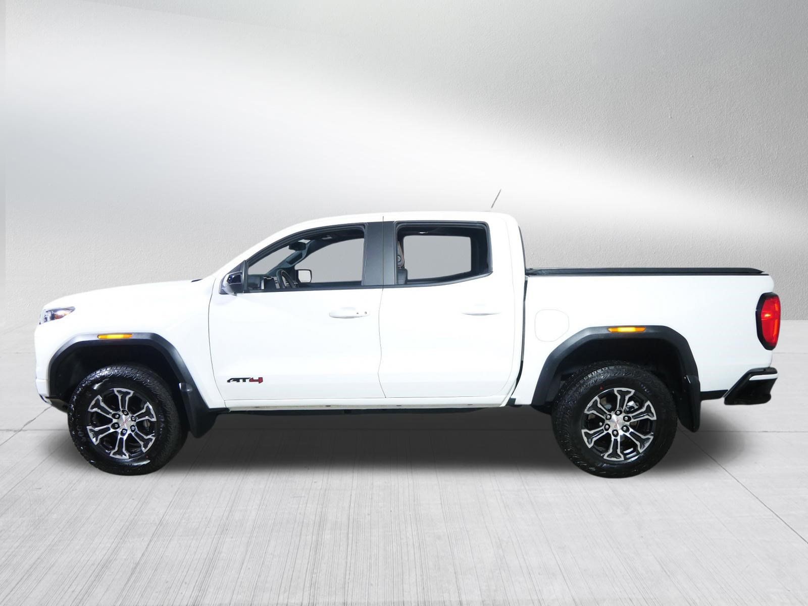 Used 2023 GMC Canyon AT4 w/ AT4 Premium Package AWD/4WD image 4