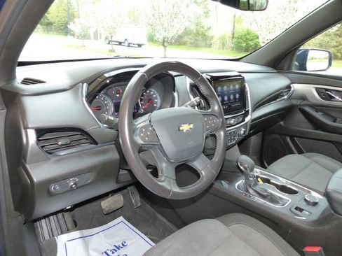 Used 2022 Chevrolet Traverse LT FWD image 23