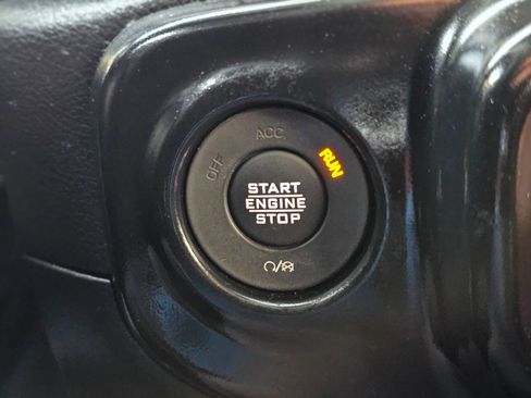 Used 2020 Jeep Wrangler Sport AWD/4WD image 16