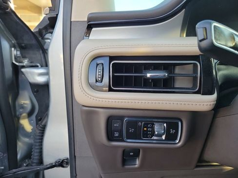 Certified 2023 Lincoln Nautilus FWD w/ Premium Package image 21