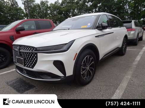 Used 2026 Lincoln Nautilus Premier AWD/4WD image 6