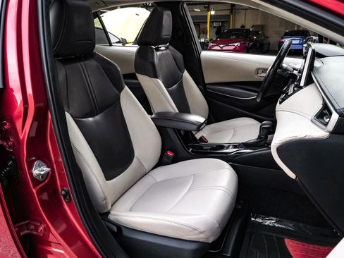 Used 2020 Toyota Corolla XLE image 38