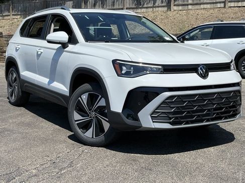 New 2026 Volkswagen Taos SE AWD/4WD image 1