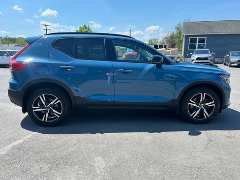 Used 2023 Volvo XC40 B5 Plus w/ Driver Assist Package AWD/4WD image 6