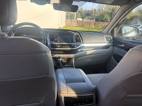 Used 2018 Toyota Highlander XLE image 15