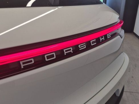 Certified 2021 Porsche Macan AWD/4WD image 4