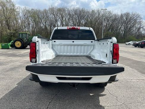 Used 2023 Chevrolet Colorado LT w/ LT Convenience Package II AWD/4WD image 17