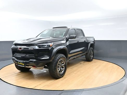 Used 2024 Chevrolet Colorado ZR2 w/ Technology Package AWD/4WD image 5