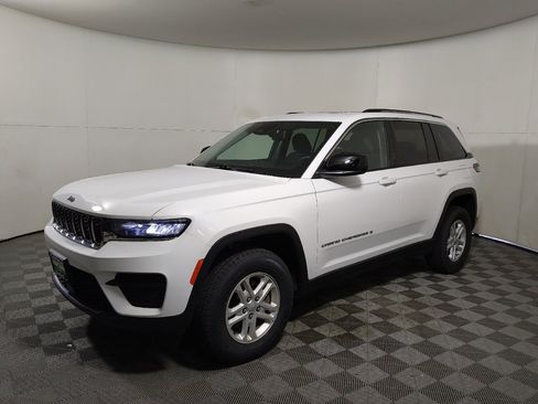 Used 2023 Jeep Grand Cherokee Laredo w/ Luxury Tech Group I AWD/4WD image 2
