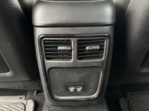 Used 2019 Chrysler 300 S RWD image 13