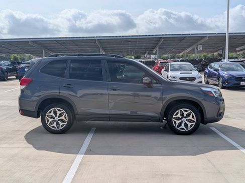 Certified 2021 Subaru Forester Premium AWD/4WD image 6