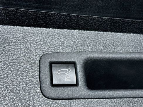 Used 2023 Toyota Sienna XLE w/ XLE Plus Package FWD image 29