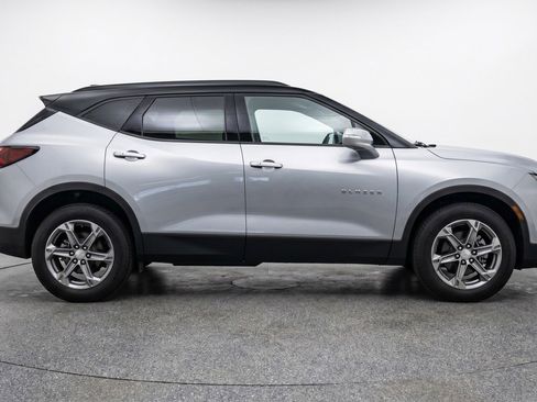 Used 2025 Chevrolet Blazer LT FWD image 11