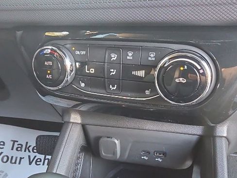 Used 2024 Chevrolet TrailBlazer LT w/ Convenience Package FWD image 5