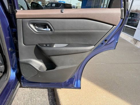 Used 2023 Nissan Rogue SV w/ SV Premium B Package image 40