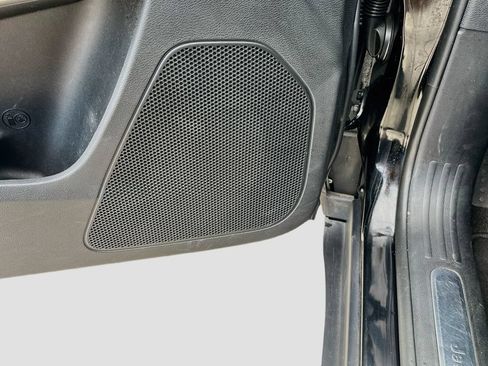 Used 2019 Jeep Cherokee Limited FWD image 19