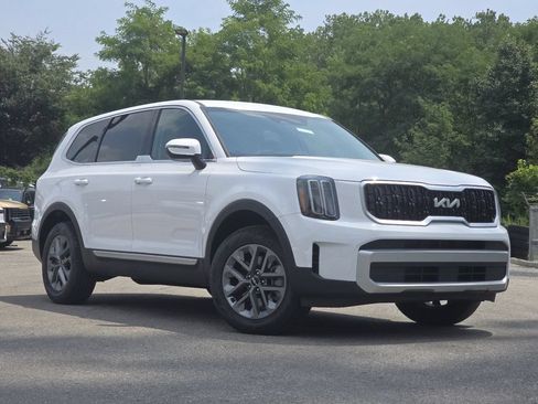 Used 2024 Kia Telluride LX FWD image 2