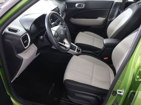 Used 2023 Hyundai Venue SEL w/ Cargo Package image 17