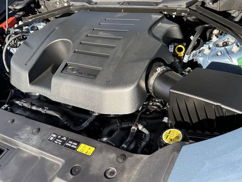 Used 2025 Land Rover Defender 110 X-Dynamic SE image 28