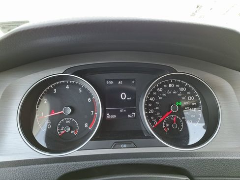 Used 2017 Volkswagen Golf S image 11