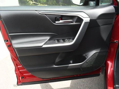 Certified 2025 Toyota RAV4 XLE AWD/4WD image 13