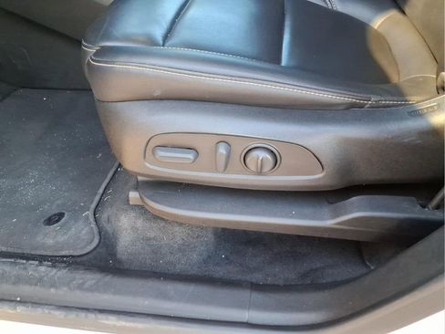 Used 2023 Chevrolet Traverse LT image 19