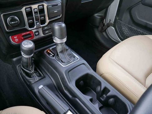 Used 2018 Jeep Wrangler Unlimited Rubicon w/ Dual Top Group image 31