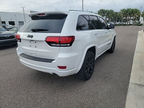 Used 2019 Jeep Grand Cherokee Altitude RWD image 3