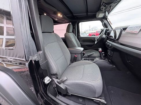Used 2025 Jeep Wrangler Sport image 28