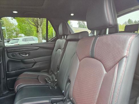 Used 2025 Honda Pilot Black Edition image 18