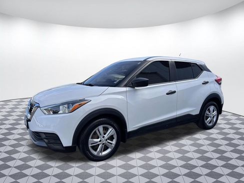 Used 2020 Nissan Kicks S FWD image 3