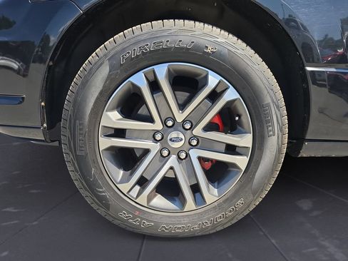Used 2017 Lincoln Navigator Reserve AWD/4WD image 15