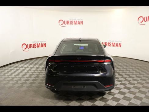 Used 2025 Toyota Prius LE FWD image 6