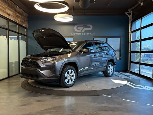 Used 2021 Toyota RAV4 LE w/ Carpet Mat Package (TMS) AWD/4WD image 24