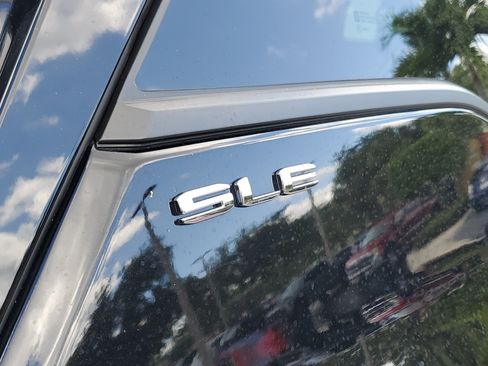 Used 2023 GMC Terrain SLE FWD image 8